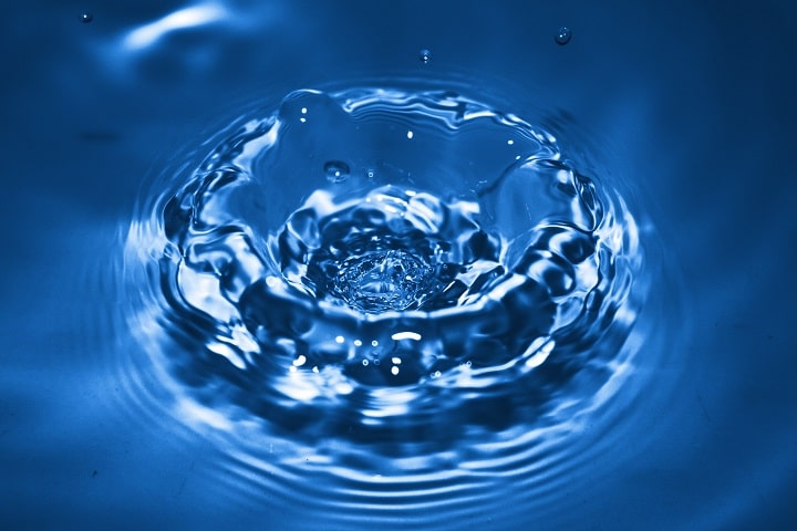 Water_surface_hit_by_water_drop-min-min